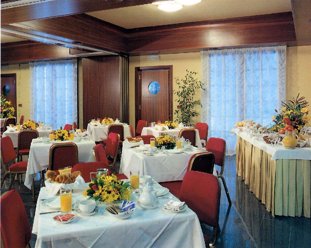 Hotel & Residence Dei Duchi أوربينو المطعم الصورة